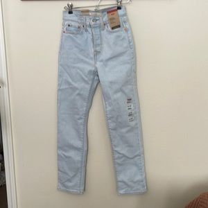 NWT Levi’ wedgie straight jeans size 25